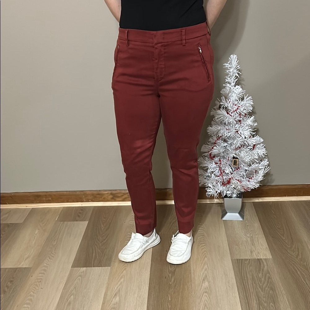 Level 99 - Red Pants - Picture 4 of 5